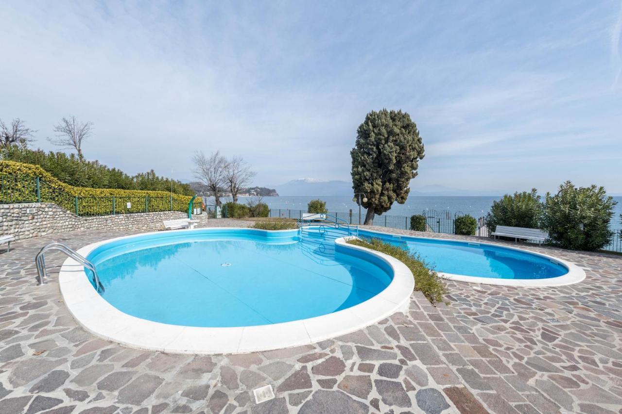 Front Lake Amazing View Manerba del Garda Exterior foto