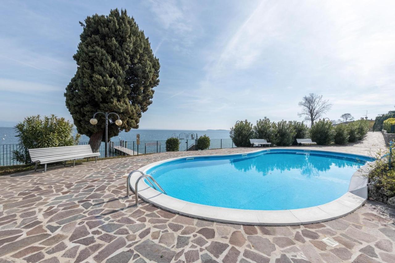 Front Lake Amazing View Manerba del Garda Exterior foto