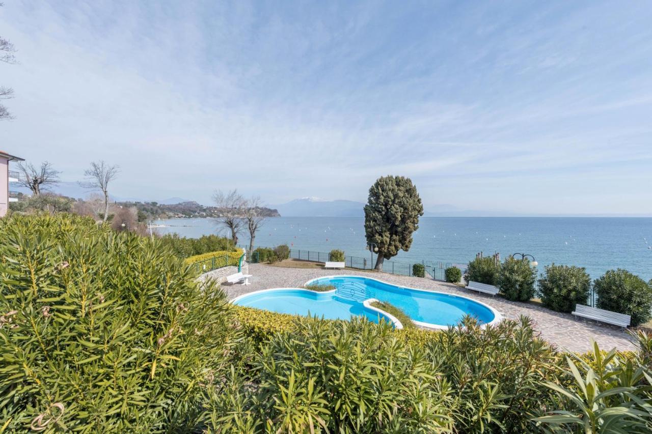 Front Lake Amazing View Manerba del Garda Exterior foto
