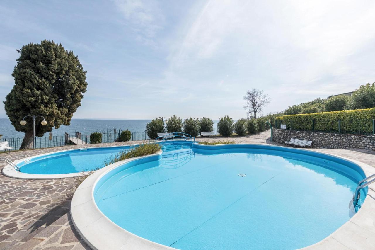 Front Lake Amazing View Manerba del Garda Exterior foto