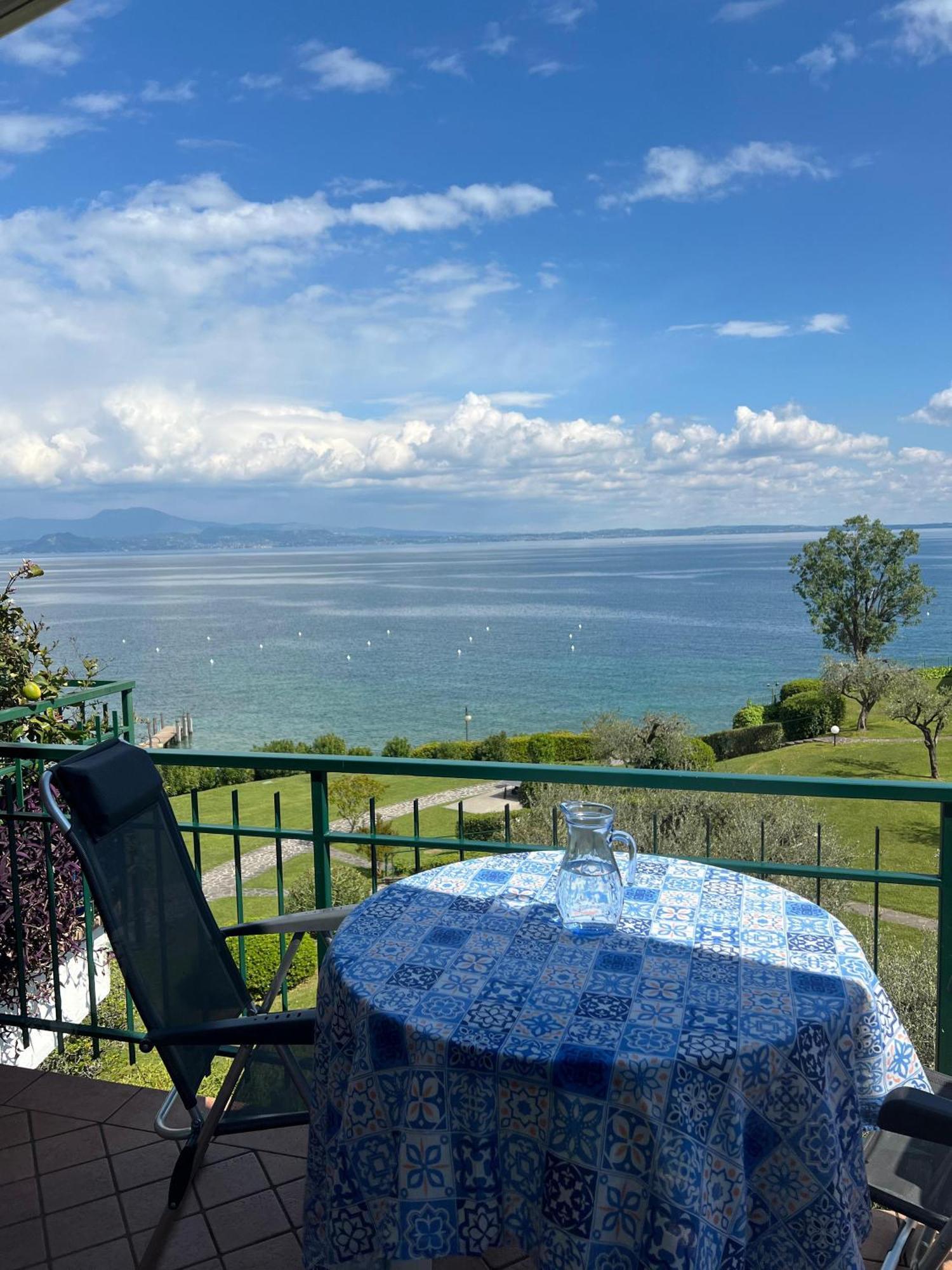 Front Lake Amazing View Manerba del Garda Exterior foto
