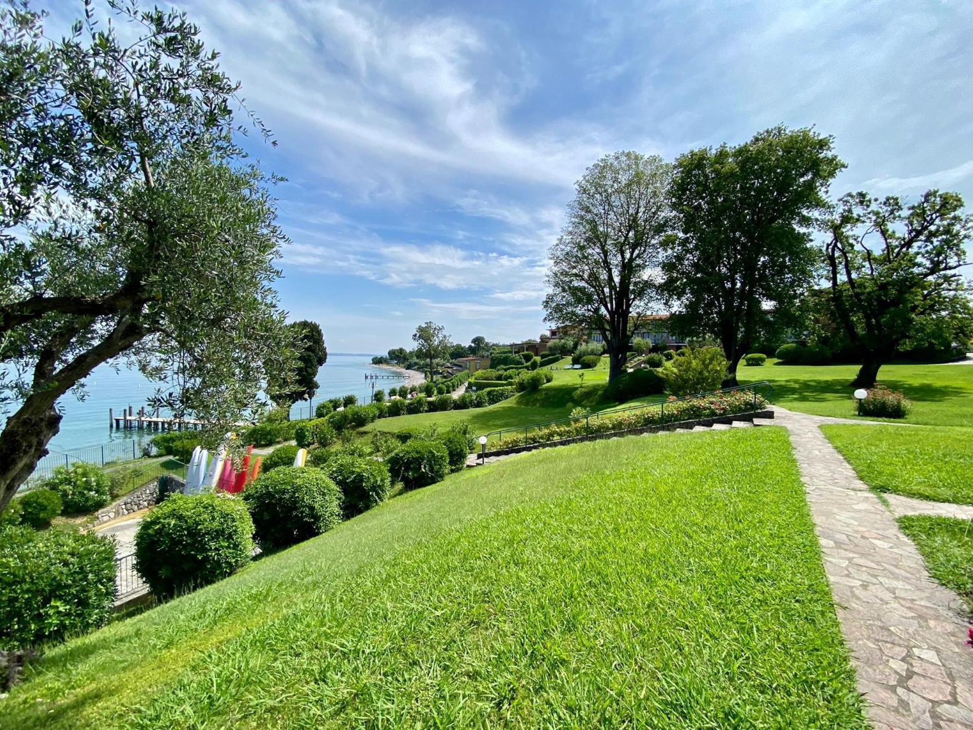 Front Lake Amazing View Manerba del Garda Exterior foto
